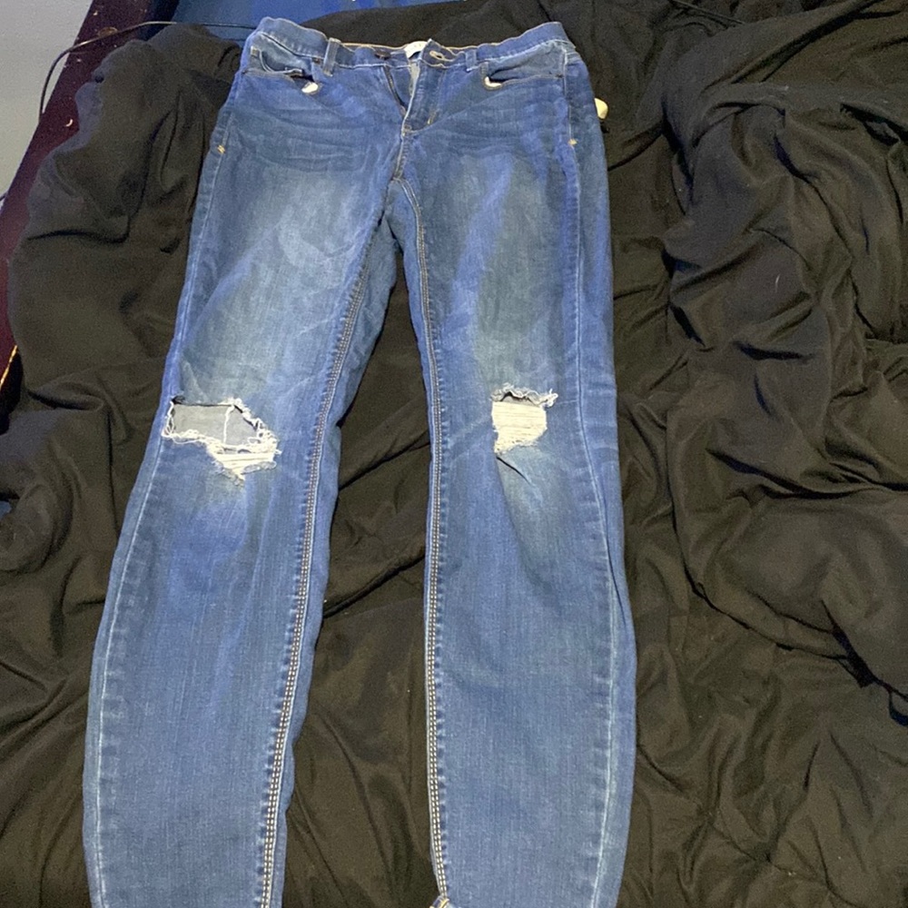 Mudd blue jeans, two rips on knees , size 7 , worn once , high-rise skinny .